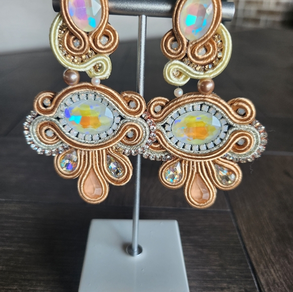 Earrings - Picture 5 of 16